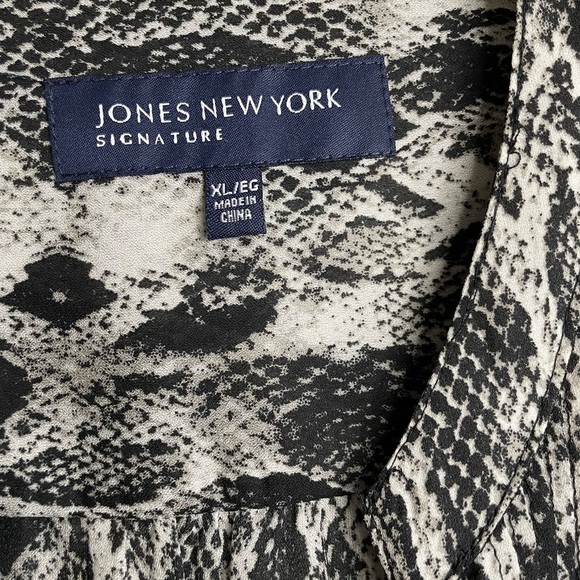 Jones New York Gray and Black Abstract Blouse Round Neck Long Sleeve - Picture 3 of 4